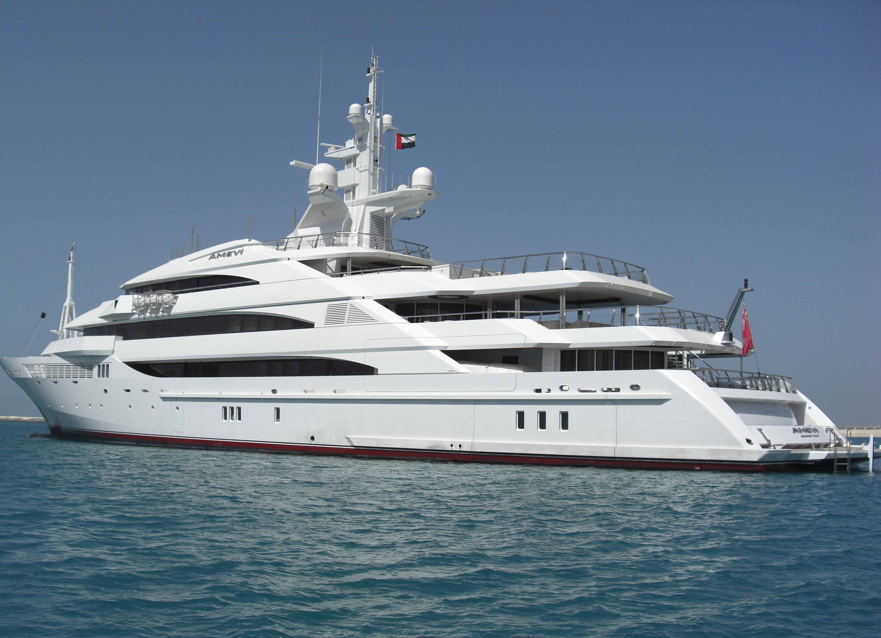 yacht charter services